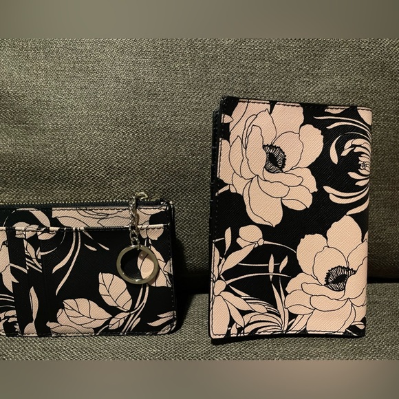 Kate Spade floral passport/key cardholder - Picture 2 of 4